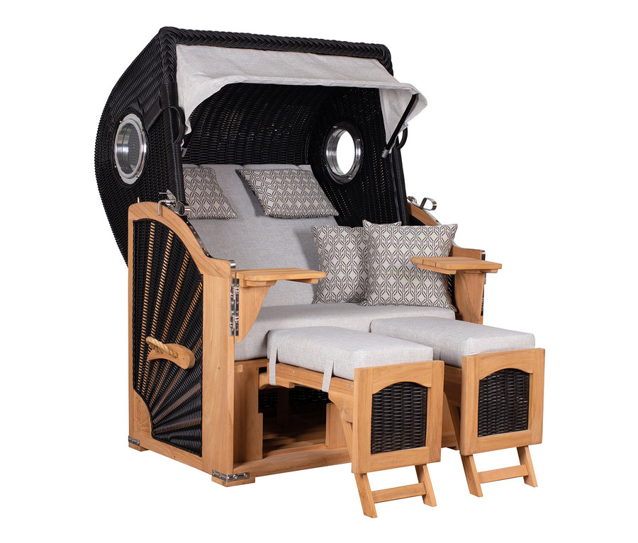 Schwarzer deVries Teak-Strandkorb XL mit beige Kissen und ausziehbaren Fußstützen.