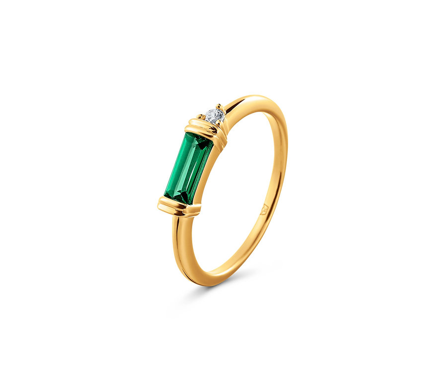 Goldener Ring mit grünem und klarem Stein.
