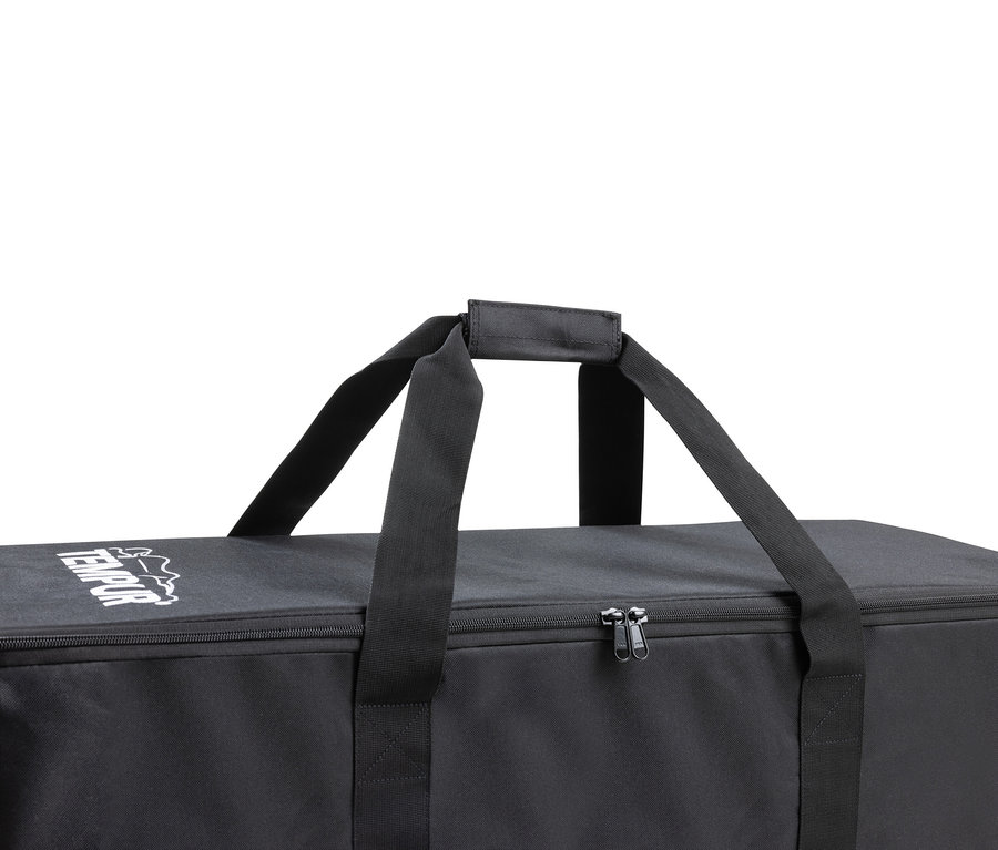 Nahaufnahme einer schwarzen TEMPUR® Reiseset-Tasche mit Tragegriffen und Reißverschluss.