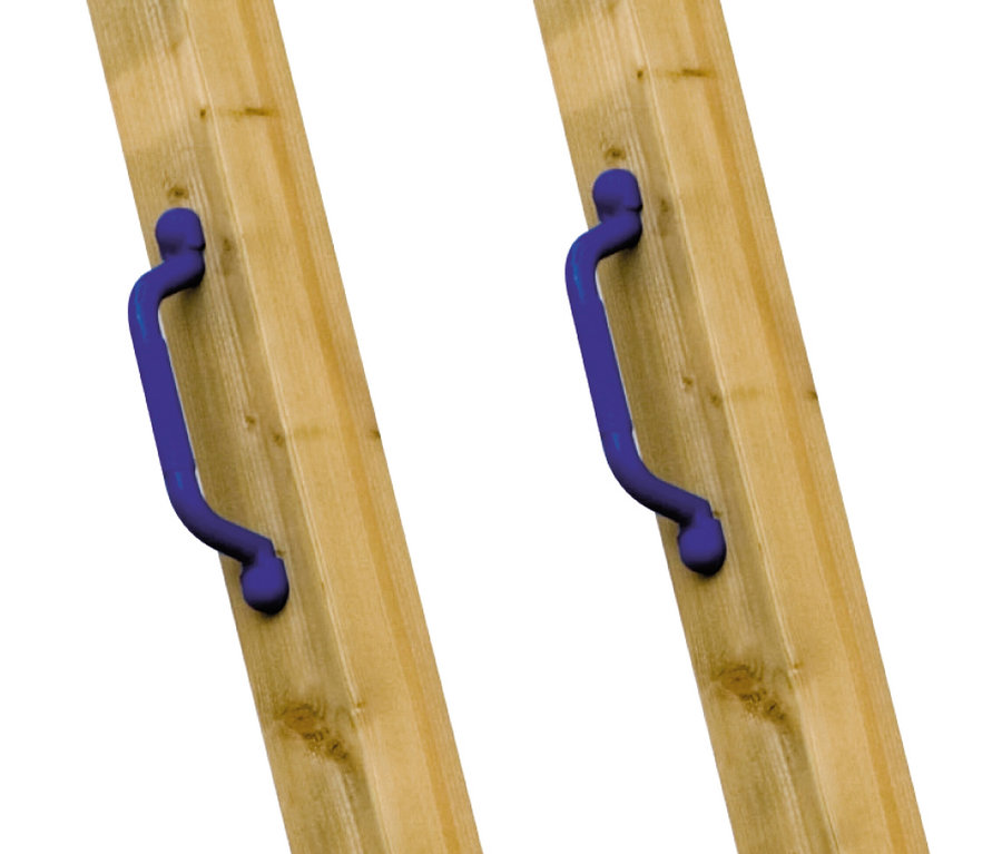 Zwei blaue Griffe an einem naturfarbenen Holzrahmen. Karibu-Stelzenhaus »Benjamin«, naturfarben.