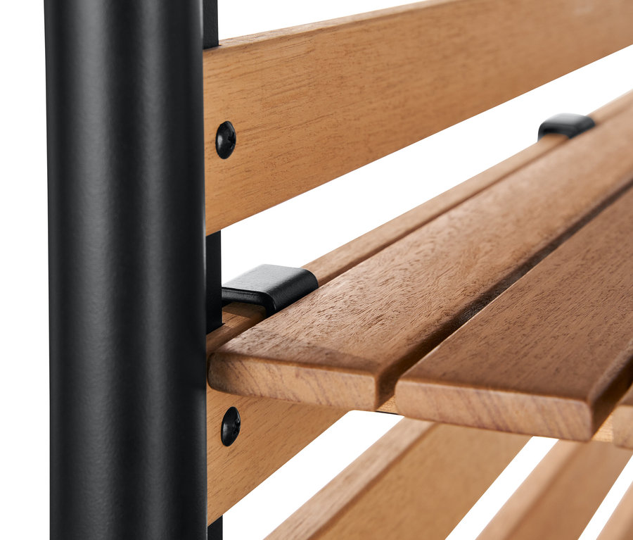 Detailansicht einer anthrazitfarbenen ScanCom Outdoor-Lounge mit Fußhocker.