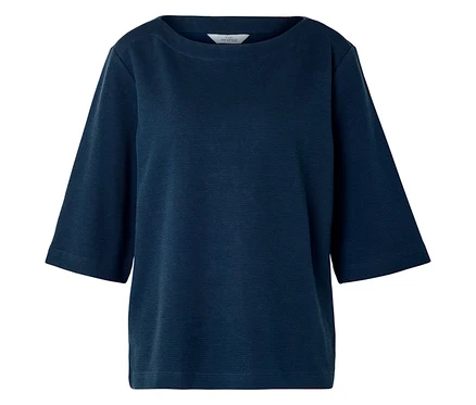 Blaues Shirt mit halben Ärmeln.
