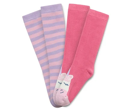 Zwei Paar Kniestrümpfe liegen nebeneinander, eins gestreift in Lila und Rosa, eins pink mit Einhorn-Motiv.