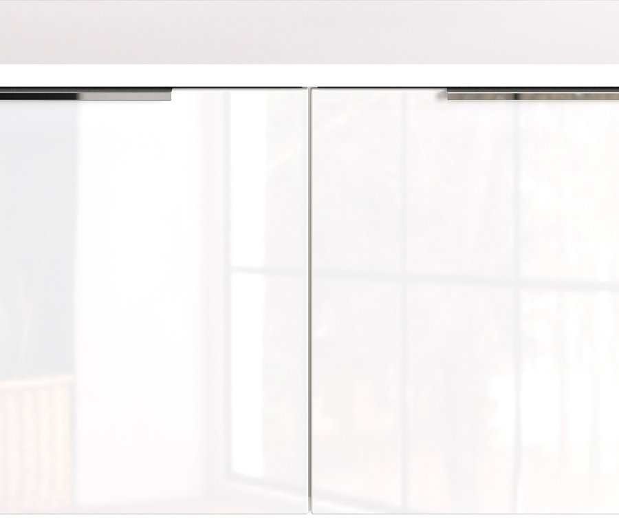 Weißes Sideboard mit zwei Türen und silbernen Griffen.