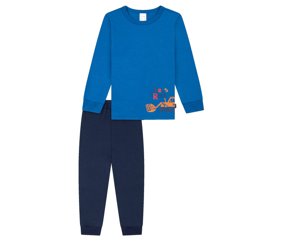 Blauer Schlafanzug mit Bagger-Motiv auf dem Oberteil und marineblauer Hose.