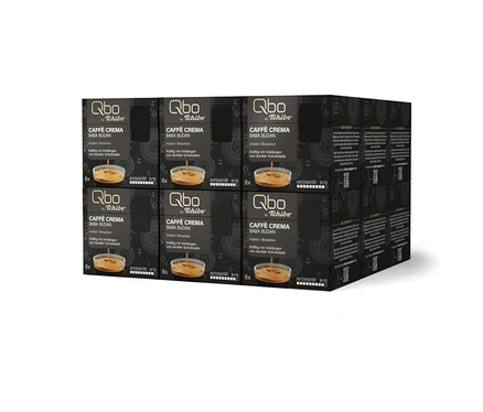 Stapel von Qbo by Tchibo Caffè Crema Baba Budan Kaffeekapselpackungen. Jede dunkle Packung zeigt eine Tasse Kaffee, enthält 8 Kapseln und hat eine Intensität von 9/10.