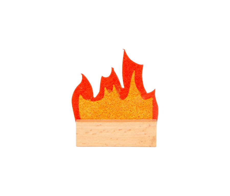 Dekorative Flamme mit rot-orangen Flammen auf einem Holzsockel.