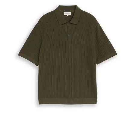 Dunkelgrünes, geripptes Strick-Poloshirt mit kurzen Ärmeln und zwei Knöpfen.
