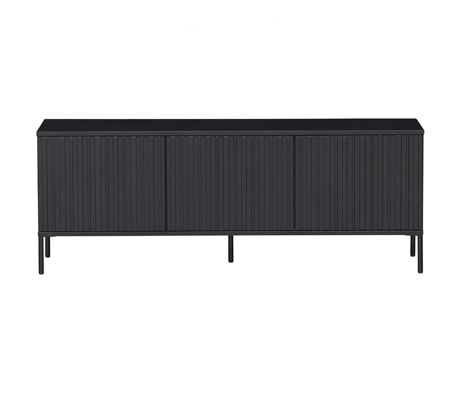 Schwarzes Sideboard mit vier Lamellen-Schiebetüren und dünnen schwarzen Metallbeinen.