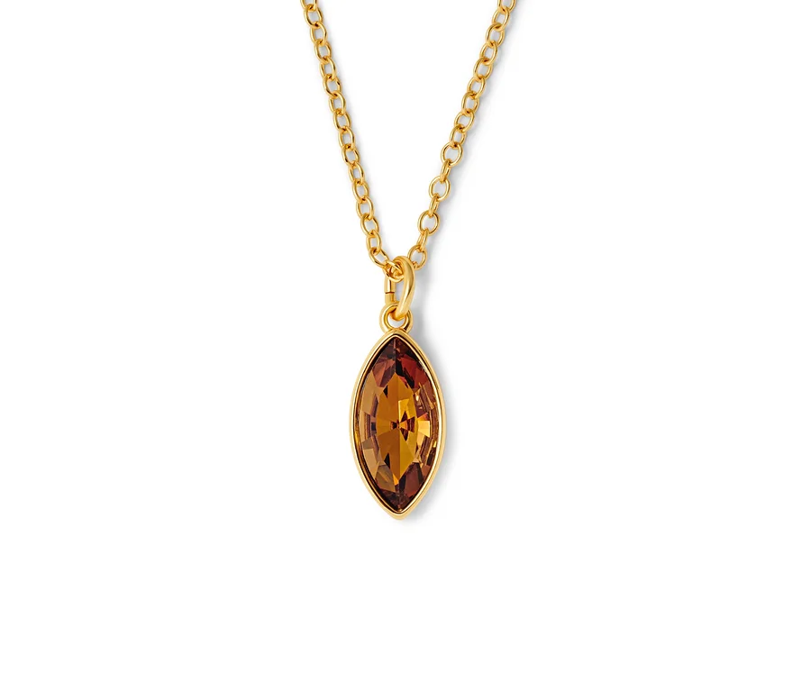 Goldene Kette mit einem braunen Navette-Kristall.