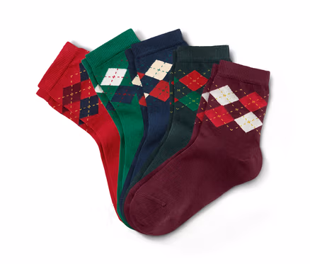 Fünf Paar Kleinkinder-Socken mit Rautenmuster in Rot, Grün, Dunkelblau und Weinrot.