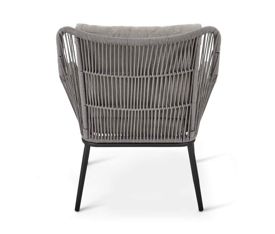 Rückansicht eines Sessels aus einem Gartensofa-Set aus Textilgeflecht.