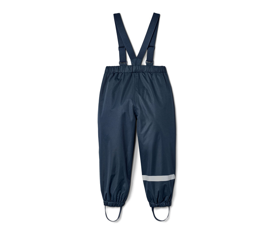 Blaue Regenhose mit Trägern und einem reflektierenden Streifen am Hosenbein.