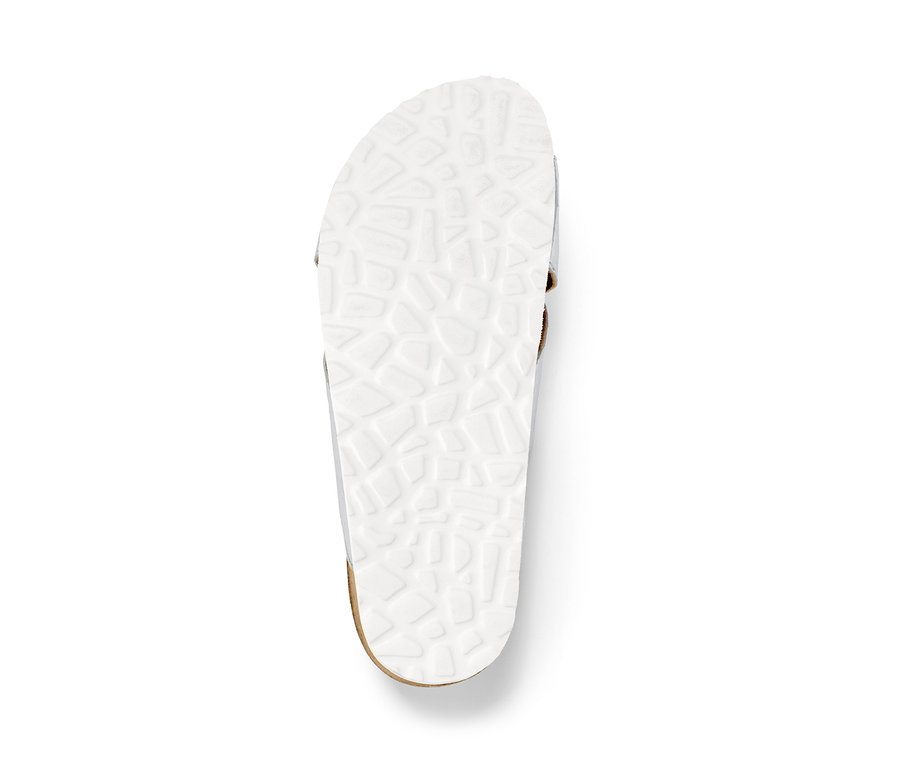 Detailaufnahme der Sohle einer Komfortsandale.