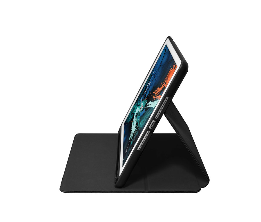 Schwarze Laut Prestige iPad Hülle für iPad 10,2" (2019/2020) hält das iPad aufrecht.