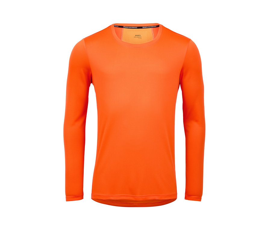 Orangefarbenes Langarm-Funktionsshirt.