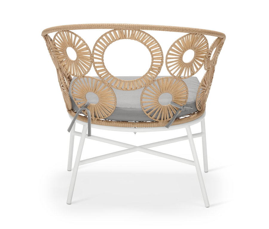 Sessel mit Blumenmuster von hinten.