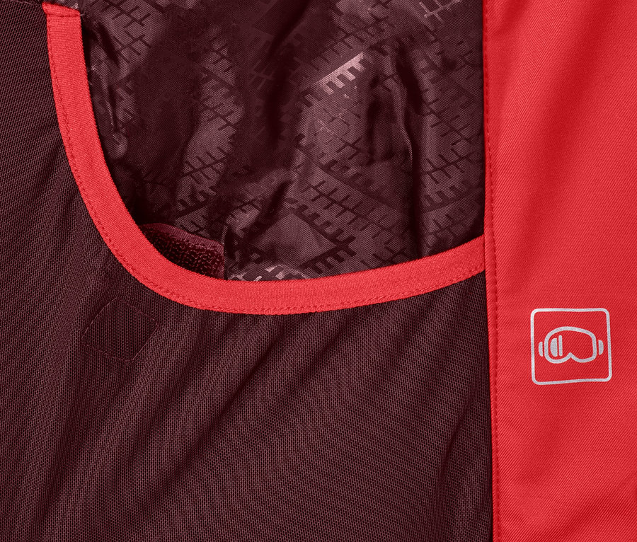 Detail einer Skijacke mit Tasche.