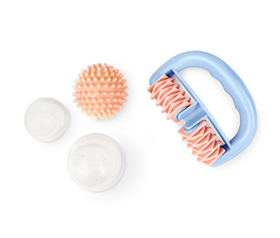 Cellulite-Massage-Set auf weißem Hintergrund.