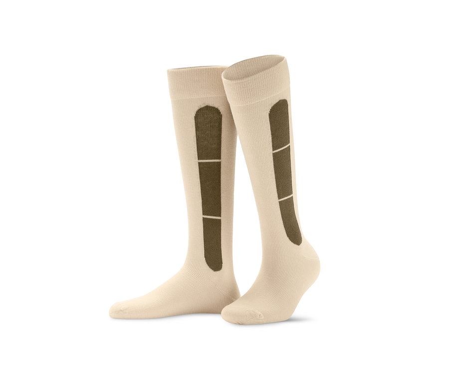 Zwei Paar beige Reise-Kompressionsstrümpfe mit Khaki-Streifen.