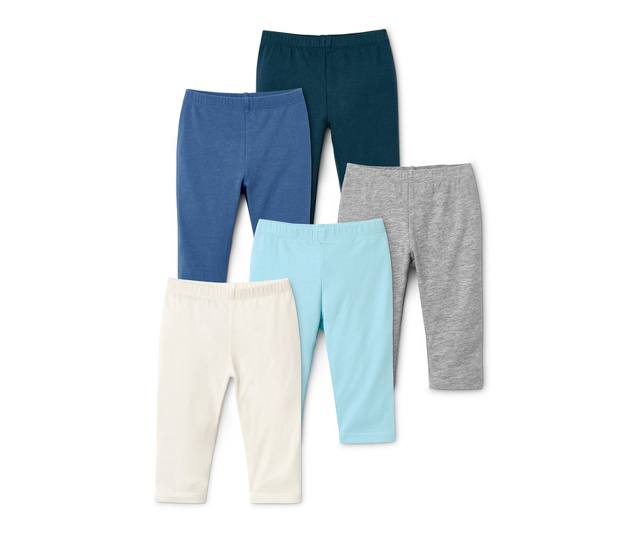 Fünf Leggings aus Bio-Baumwolle in Blau, Weiß und Grau.