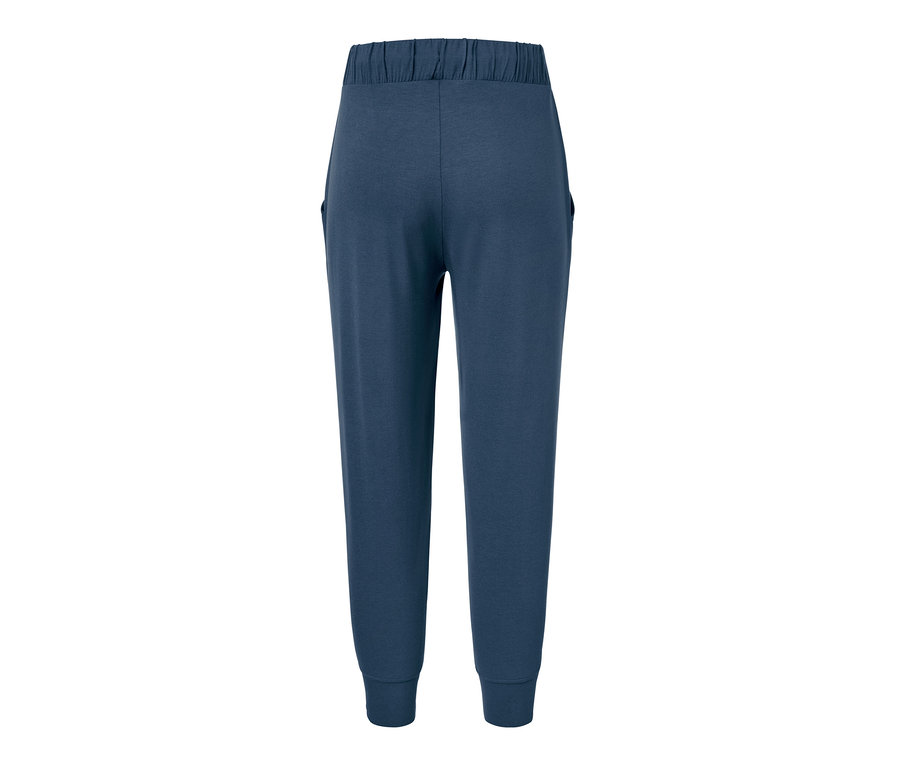 Eine dunkelblaue 3/4-Jerseyhose.