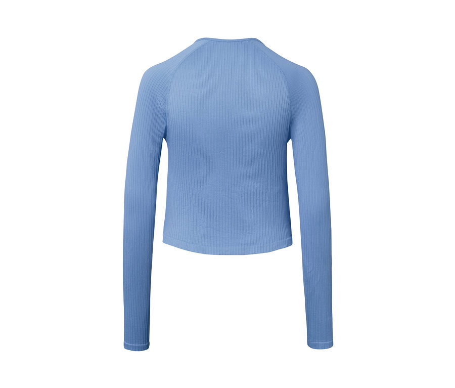 Blaues Sportshirt.