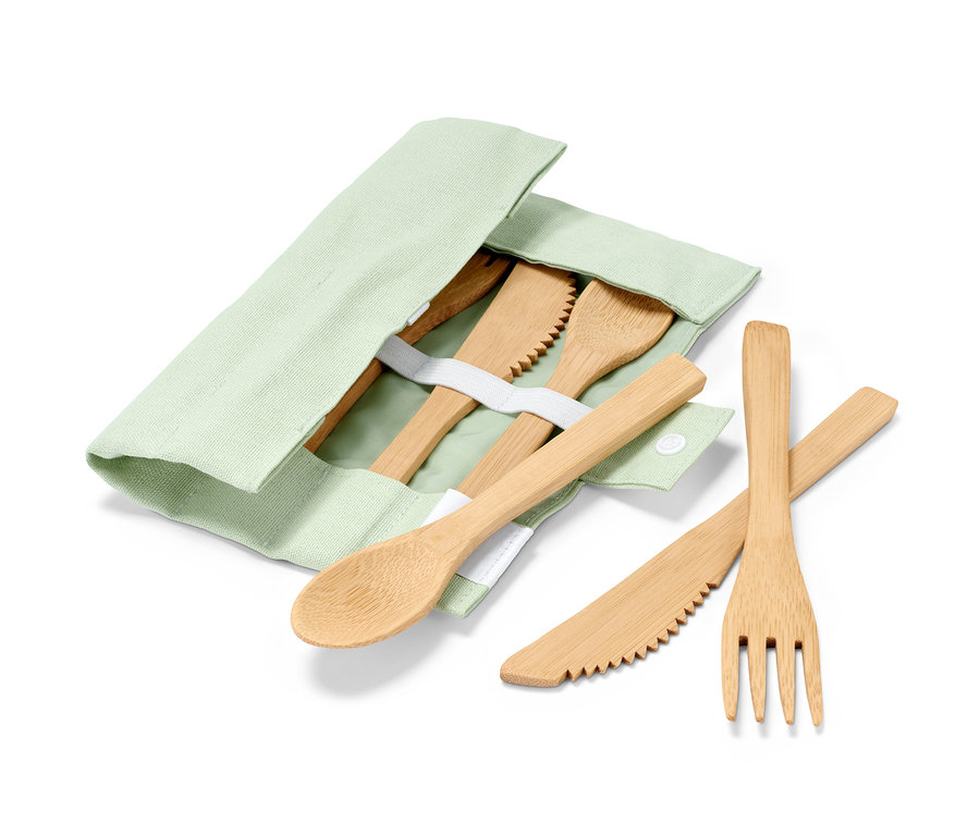 Picknickbesteck in grüner Hülle.