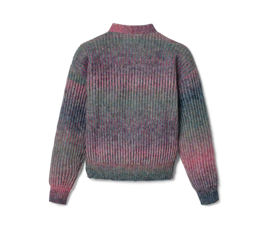 Detailansicht einer Kinder-Strickjacke mit Schurwolle in Rosa-, Grün- und Blautönen.