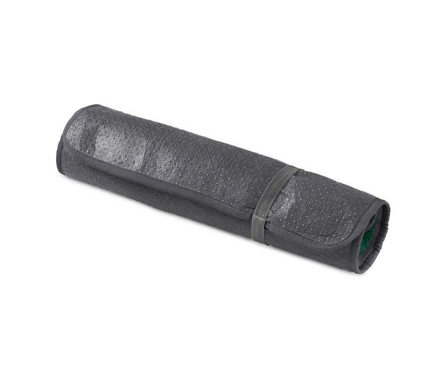 Eine zusammengerollte Tier-Schnüffelmatte in Grau.