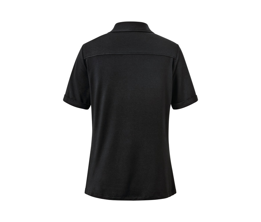 Detailansicht der Rückseite eines schwarzen Blusenshirts mit Knopfleiste.