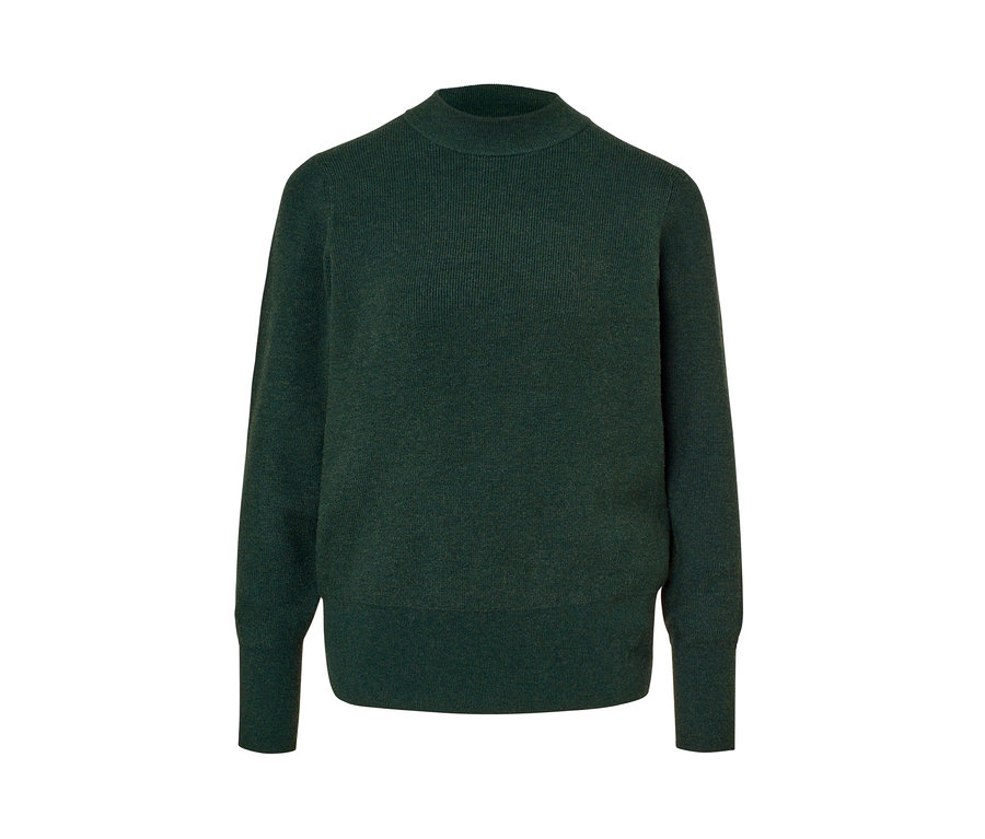 Grüner Feinstrickpullover.