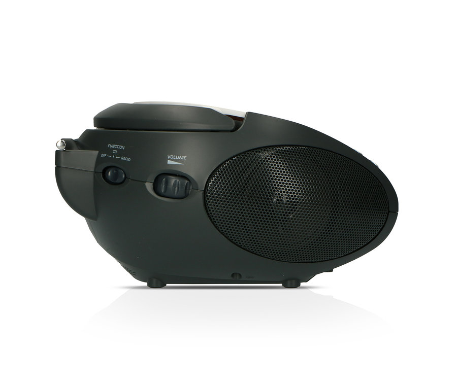 Frontansicht des weißen Lenco »SCD-24 Boombox« CD-Players mit Radio- und Kopfhöreranschluss.