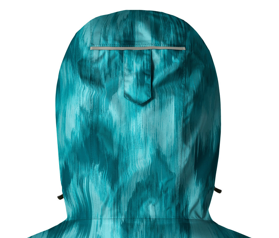 Detailansicht der Kapuze einer Regenjacke mit Alloverprint.