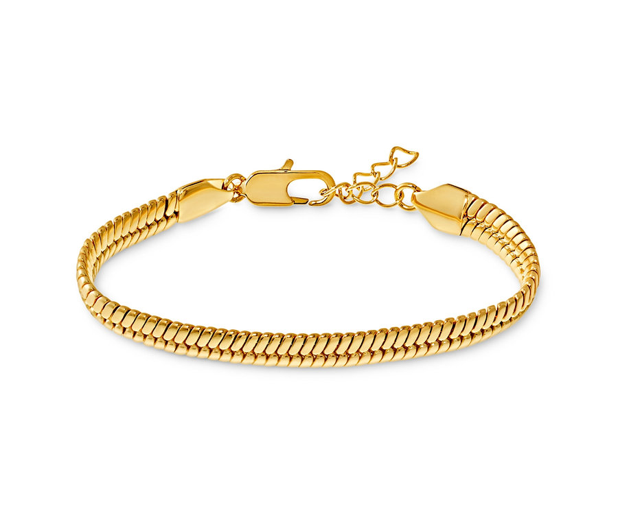 Ein goldenes Armband flache Schlange liegt auf einem weißen Hintergrund.