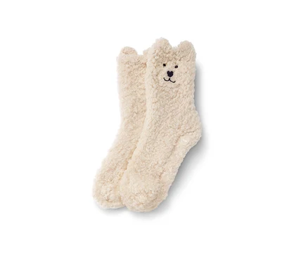 Zwei Teddy-Kuschelsocken liegen nebeneinander.