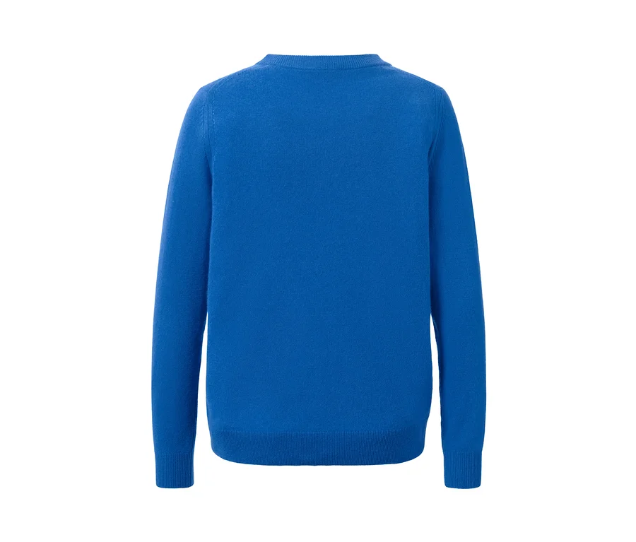 Detailansicht eines kobaltblauen Feinstrickpullovers mit Cashmere.