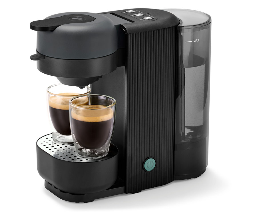 »Call me Pad« Kaffee Padmaschine Graphite mit zwei Gläsern gefüllt mit Kaffee.