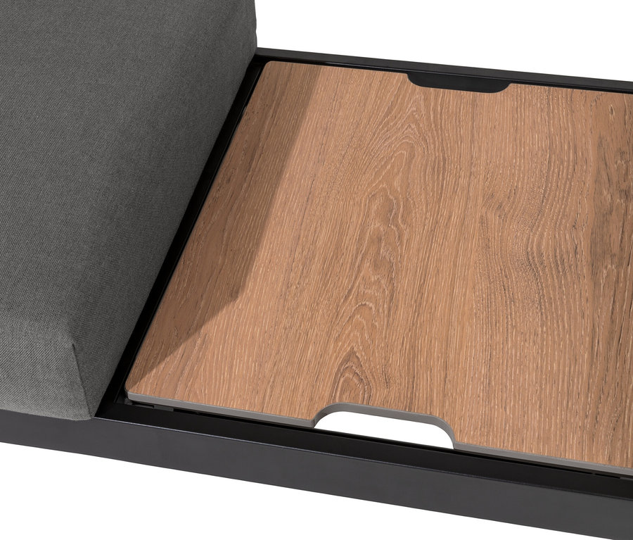 Detailansicht einer grauen 2-in-1-Sofa-Liege mit hochklappbarem Mitteltisch.