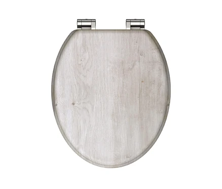 Ovaler MDF WC-Sitz, helle Holzoptik, mit silbernen Scharnieren, auf weißem Hintergrund.