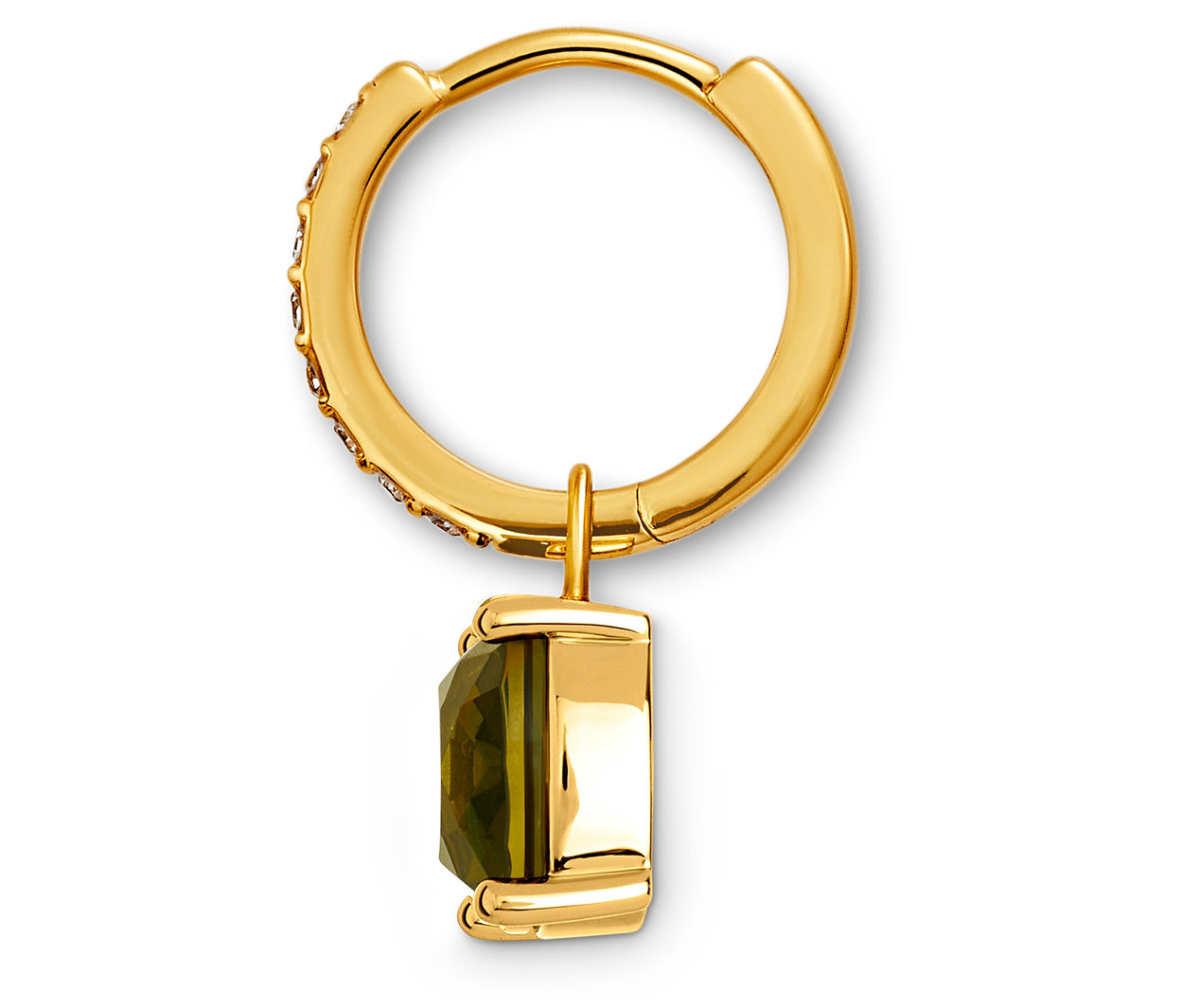 Detailaufnahme eines goldenen Ohrrings mit olivgrünem Stein.
