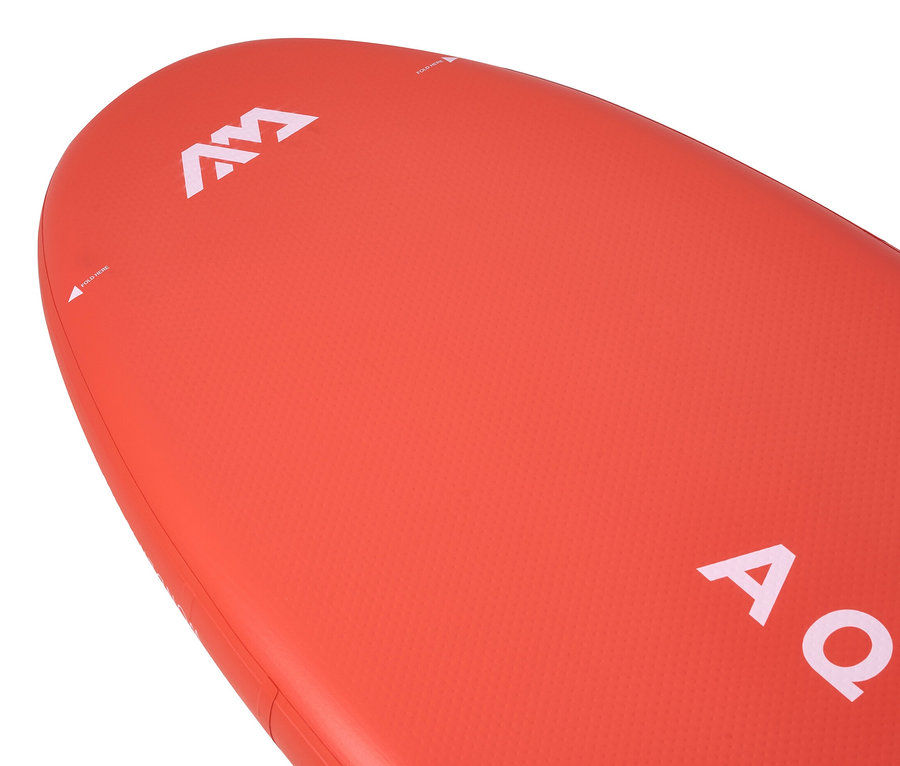 Detailansicht eines roten Aqua Marina SUP Boards »Monster« 12'0" mit weißem Logo.
