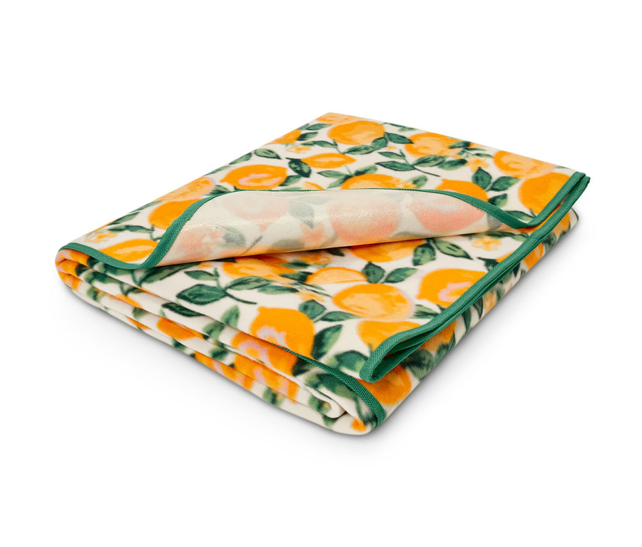Gefaltete XL-Picknickdecke mit orangefarbenem Blumenmuster und grünem Rand.