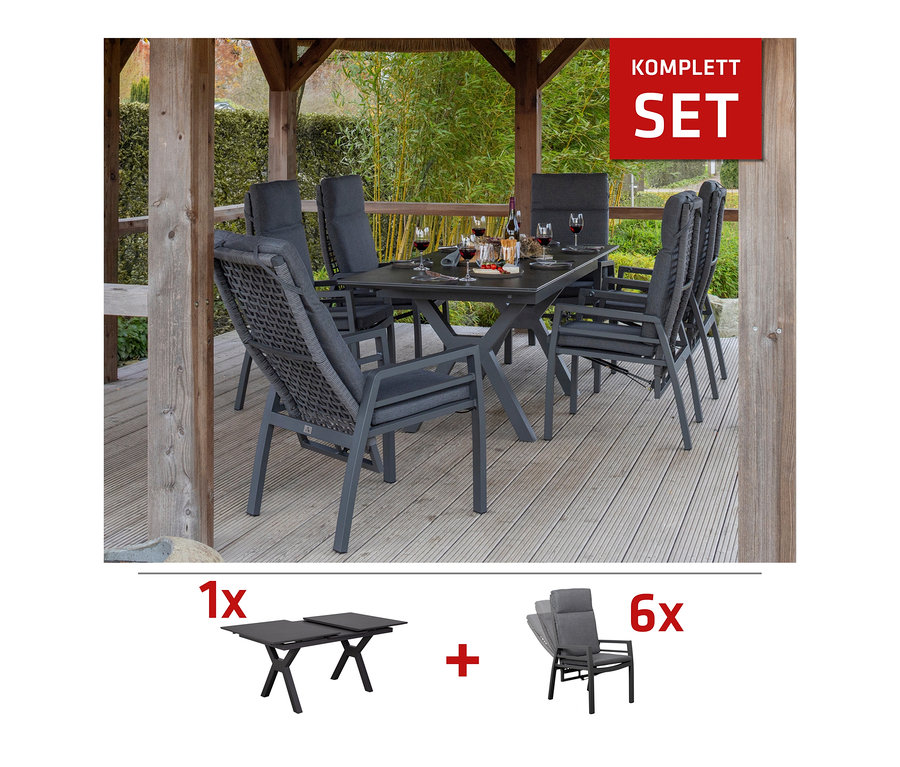 Sechs graue Stühle und ein Tisch des DeVries Dining-Sets unter einem hölzernen Pavillon.