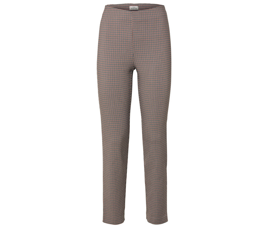 Eine braun karierte Hose.
