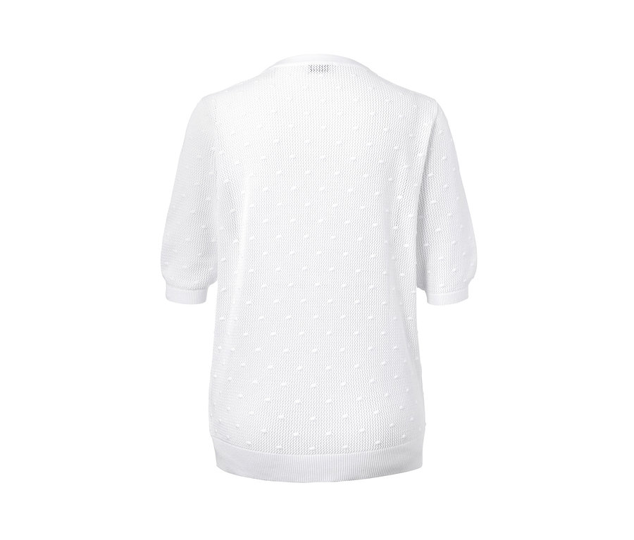 Detailansicht von hinten eines weißen sommerlichen Strickpullovers.
