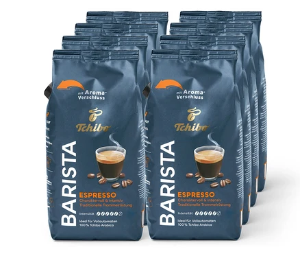 Eine Reihe blauer Packungen Tchibo Barista Espresso Kaffee mit einem Bild einer Tasse Espresso und Kaffeebohnen.
