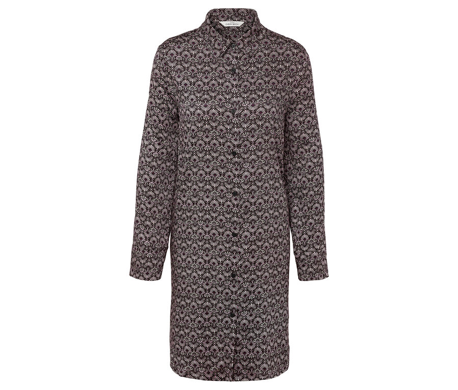 Schwarz-rosa geblümtes Hemdkleid mit langen Ärmeln.