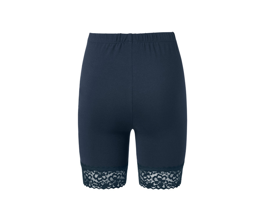 Dunkelblaue Radlershorts mit Spitzenborte.