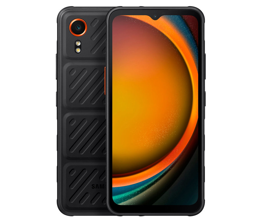 Vorder- und Rückseite eines schwarzen Samsung Galaxy XCover7 EE 5G Smartphones werden angezeigt.